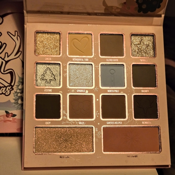 Beauty Cosmetics oh deer 🦌 Christmas collection shadow & face palette - Picture 1 of 9